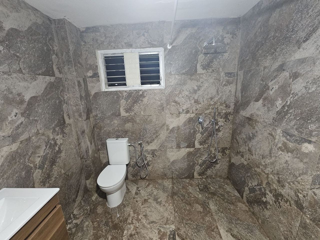 אותו חדר רחצה אחרי שיפוץ